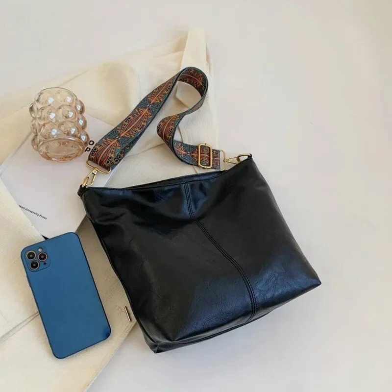 Vintage Solid Color PU Leather Women Fashion Shoulder Sling Bag High-Capacity Simple Wide Strap Bucket Crossbody Bag Commuting