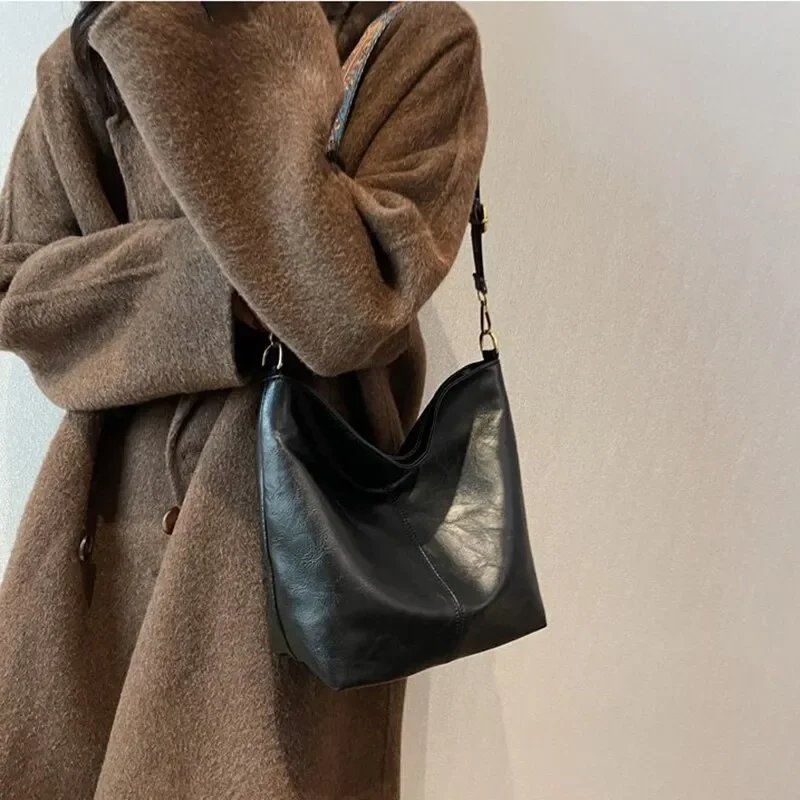 Vintage Solid Color PU Leather Women Fashion Shoulder Sling Bag High-Capacity Simple Wide Strap Bucket Crossbody Bag Commuting