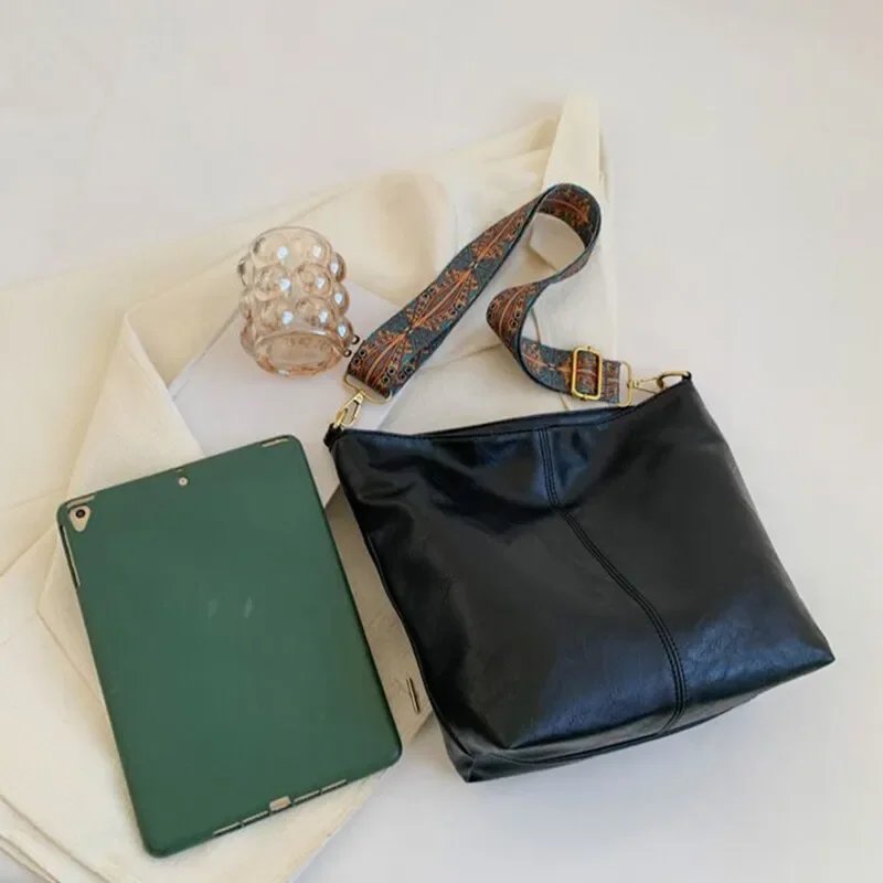 Vintage Solid Color PU Leather Women Fashion Shoulder Sling Bag High-Capacity Simple Wide Strap Bucket Crossbody Bag Commuting