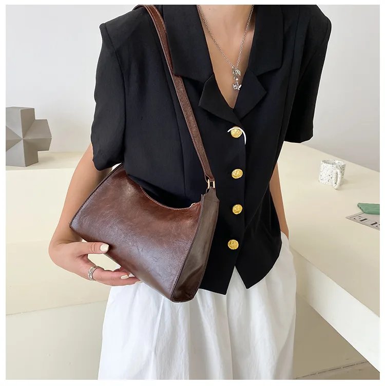 Vintage Solid Color PU Leather Women Fashion Shoulder Sling Bag High-Capacity Simple Wide Strap Bucket Crossbody Bag Commuting