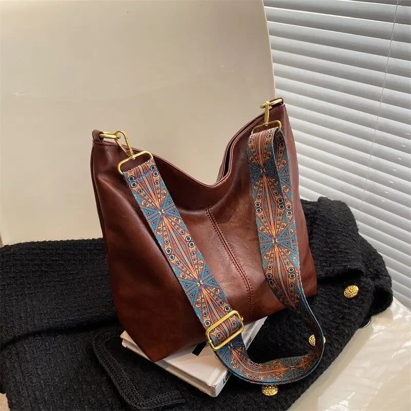 Vintage Solid Color PU Leather Women Fashion Shoulder Sling Bag High-Capacity Simple Wide Strap Bucket Crossbody Bag Commuting