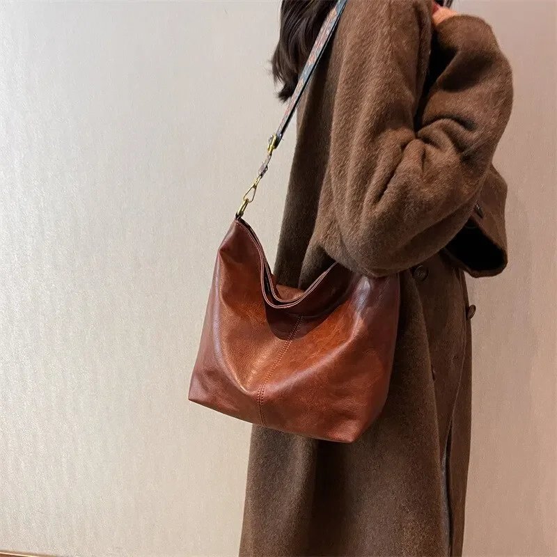 Vintage Solid Color PU Leather Women Fashion Shoulder Sling Bag High-Capacity Simple Wide Strap Bucket Crossbody Bag Commuting