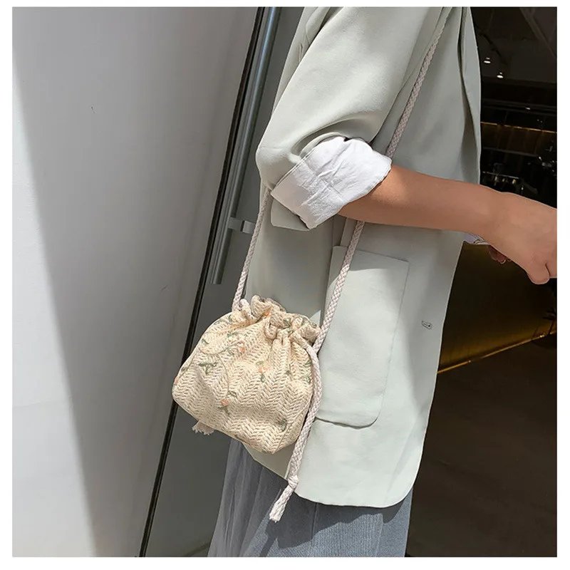 Fashion Small Shoulder Bags  Women Drawstring Straw Beach Bags Flower Embroidery Bags Ladies Lace Crossbody Handbags for Travel