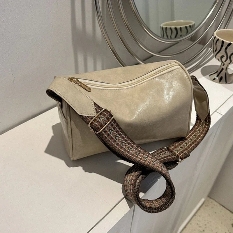 Vintage Shoulder Bag for Women Fashion Wide Strap Crossbody Bag Retro Pillow Messenger Handbag Ladies Tote Clutchs Purses Tote