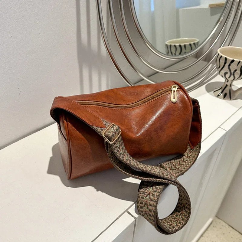 Vintage Shoulder Bag for Women Fashion Wide Strap Crossbody Bag Retro Pillow Messenger Handbag Ladies Tote Clutchs Purses Tote