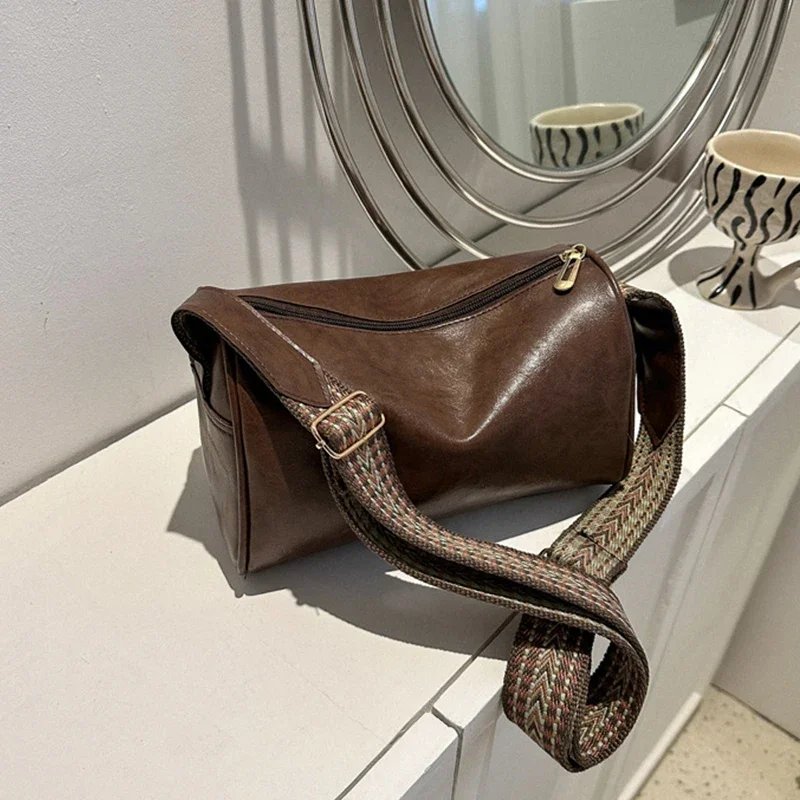Vintage Shoulder Bag for Women Fashion Wide Strap Crossbody Bag Retro Pillow Messenger Handbag Ladies Tote Clutchs Purses Tote
