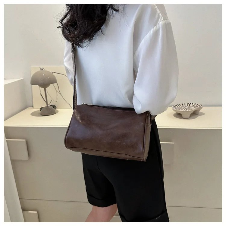 Vintage Shoulder Bag for Women Fashion Wide Strap Crossbody Bag Retro Pillow Messenger Handbag Ladies Tote Clutchs Purses Tote