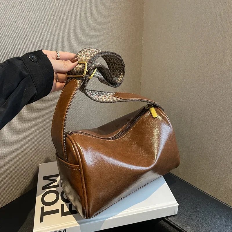 Vintage Shoulder Bag for Women Fashion Wide Strap Crossbody Bag Retro Pillow Messenger Handbag Ladies Tote Clutchs Purses Tote