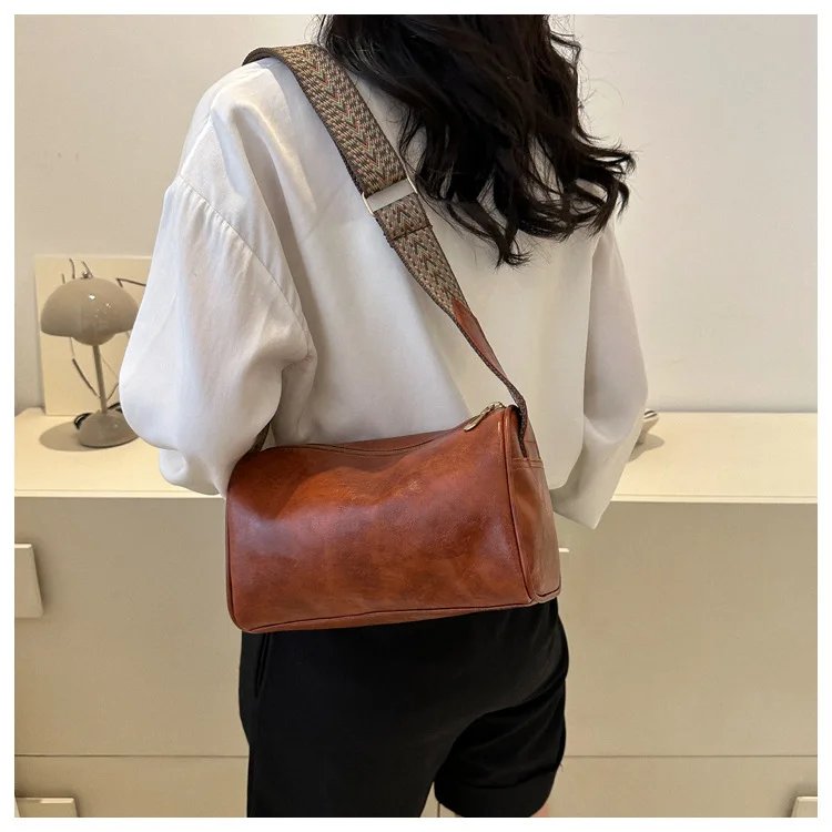 Vintage Shoulder Bag for Women Fashion Wide Strap Crossbody Bag Retro Pillow Messenger Handbag Ladies Tote Clutchs Purses Tote