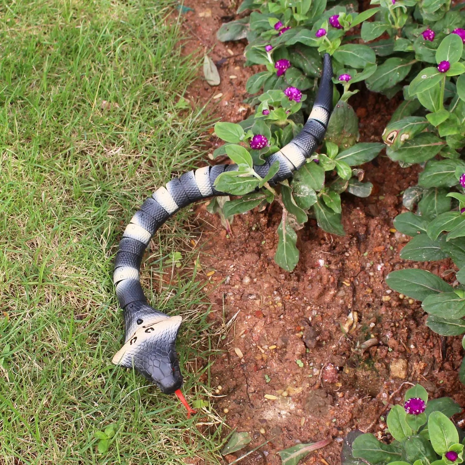 RC Snake Realistic Snake Toys Infrared Receiver Electric Simulated Animal Cobra Viper Toy Joke Trick Mischief For Kids Halloween