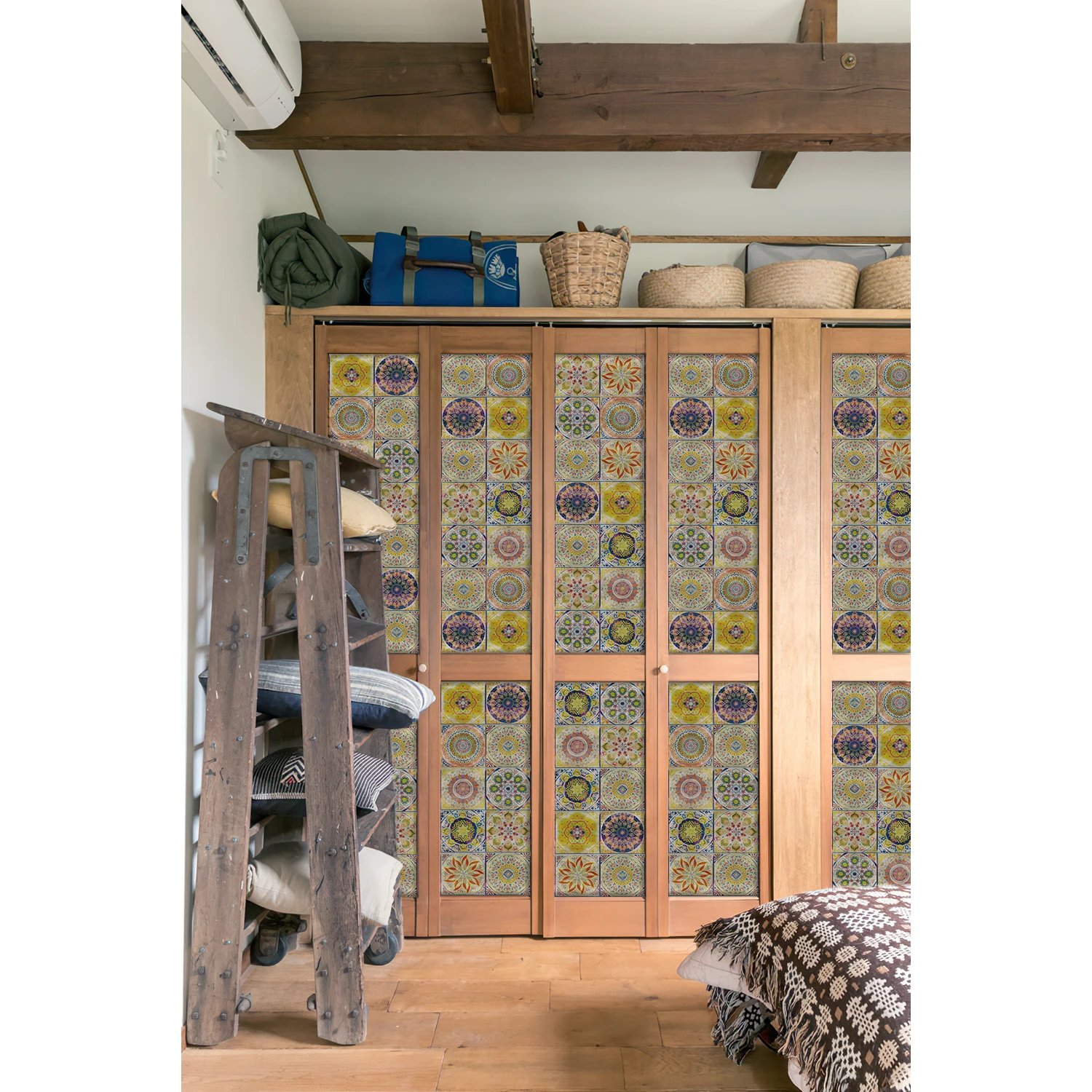 24 pieces of Mandala Retro Pattern Glossy Self-adhesive Tile Stickers for Kitchen and Bathroom Removable Waterproof Wall Sticker