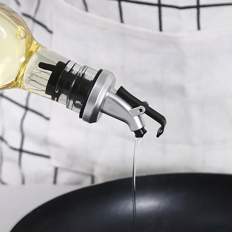New Oil Bottle Stopper Rubber Lock Plug Seal Leak-proof Food Grade Plastic Nozzle Sprayer Liquor Dispenser Wine Pourer Barware