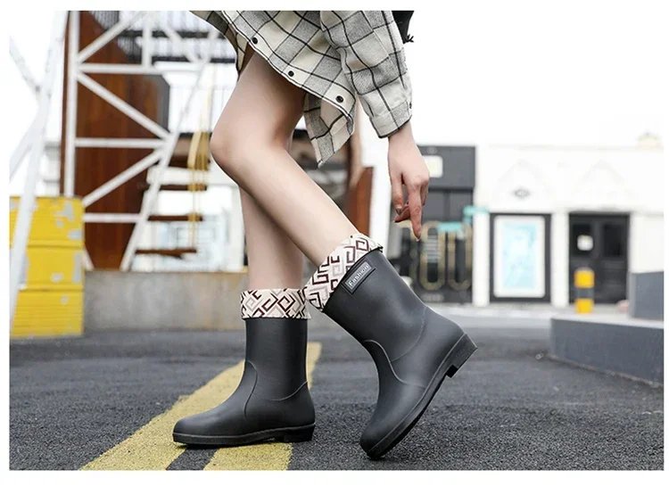 Rain boots women's four seasons fashion outdoor mid-tube waterproof non-slip rubber shoes fashion rain boots with cotton cover