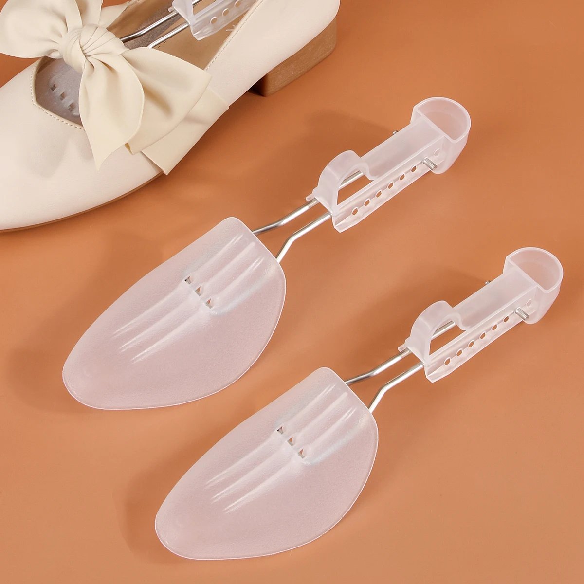 1 Pair Men and women Plastic Shoe Tree Adjustable Shoe Stretcher Shaper Boot Holder Shoe Support（white and black）two sizes