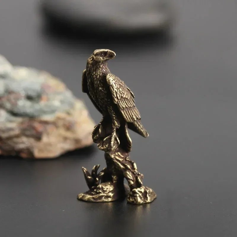 Small Creative Craft Eagle Statue Miniature Sculpture Crafts Ornament Vintage Copper Bird Figurine for Interior Home Desk Decor