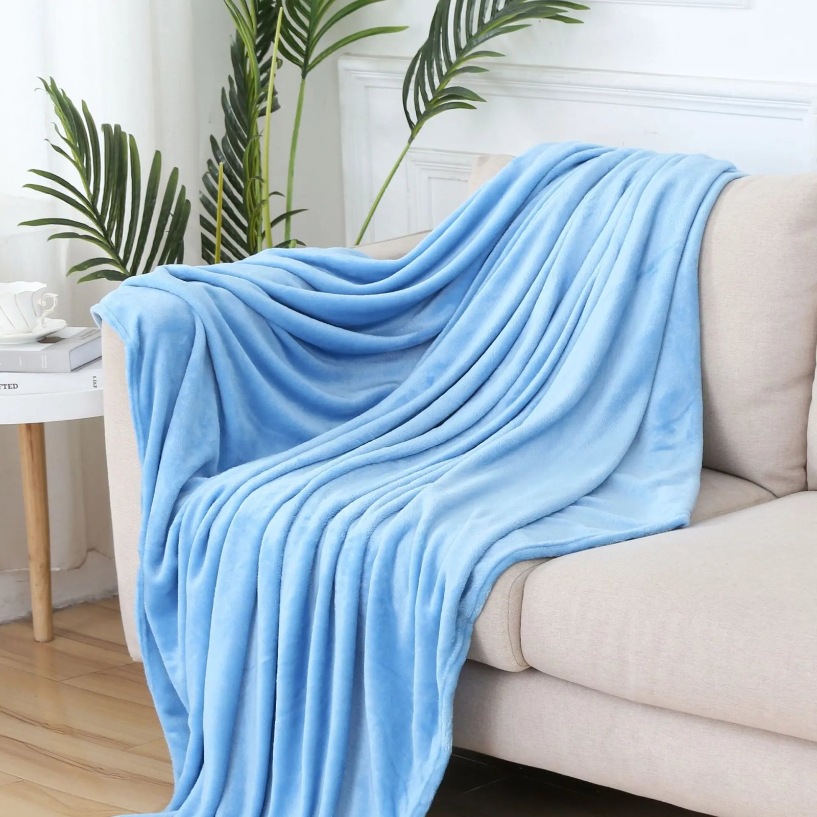 1pc Coral Fleece Blanket Simple Grey Blanket Soft Warm Throw Blanket Nap Blanket for Sofa Bed Camping Trip Office Pet Dog