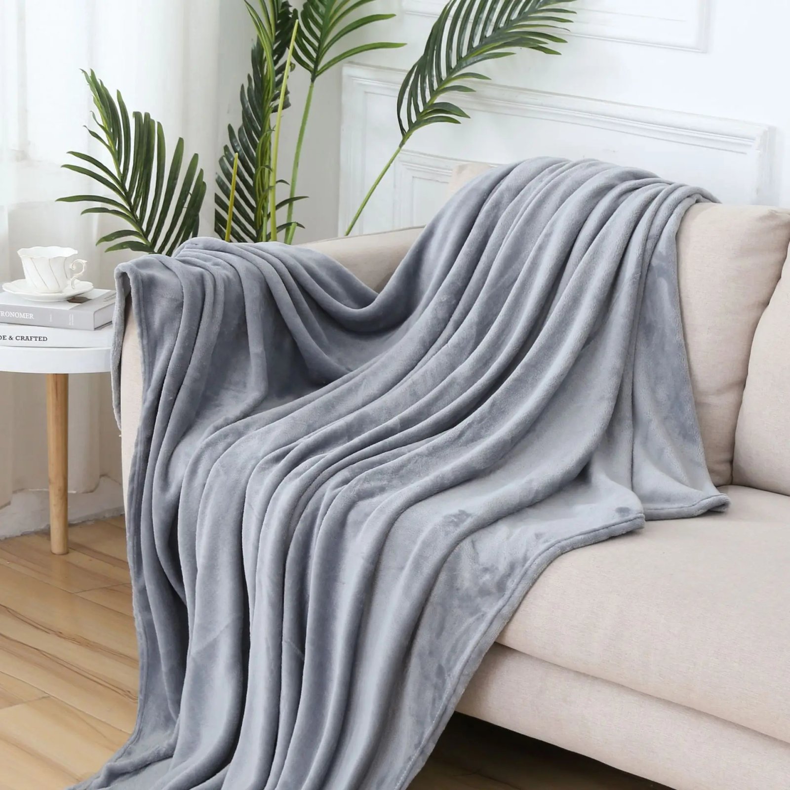 1pc Coral Fleece Blanket Simple Grey Blanket Soft Warm Throw Blanket Nap Blanket for Sofa Bed Camping Trip Office Pet Dog