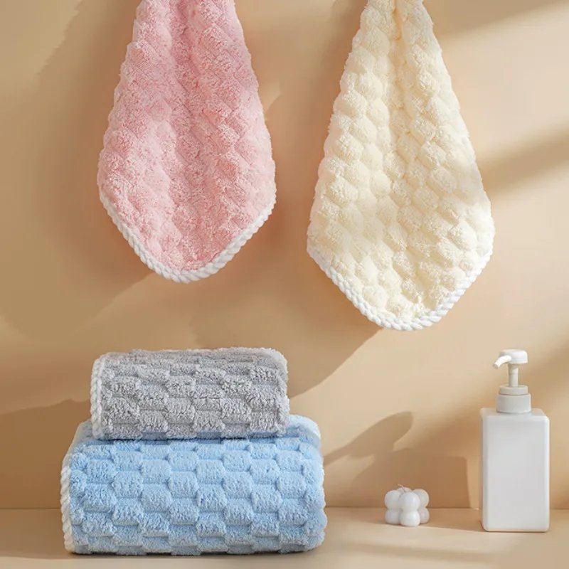 Hand Towel Lovely Cloud Pattern Super Absorbent Hand Towel with Cloud Lattice Pattern for Bathroom Decoration for Daily Use Hand Towel Lovely Cloud Pattern Super Absorbent Hand Towel with Cloud Lattice Pattern for Bathroom Decoration for Daily Use
