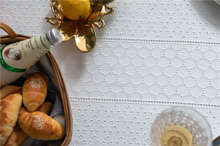 100% Cotton White Embroidered Fabric Table Cloth Waterproof Wedding Party Table Cover for Home Holiday Banquet Decoration Rustic