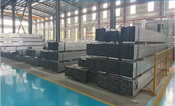 YG 20/40FT Tiny House Two-storey Innovations Container House Extendable Is Made of Carved Metal Plate with Glass Curtain Wall