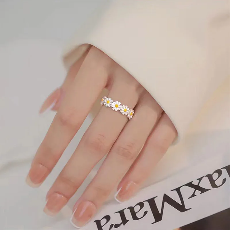 Vintage Daisy Flower Rings For Women Korean Style Adjustable Opening Finger Ring Bride Wedding Engagement Statement Jewelry Gif Vintage Daisy Flower Rings For Women Korean Style Adjustable Opening Finger Ring Bride Wedding Engagement Statement Jewelry Gif