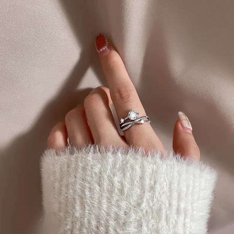 New Twist Design Fancy Women Finger Rings with Shiny Cubic Zirconia Exquisite Engage Wedding Accessories Fashion Jewelry New Twist Design Fancy Women Finger Rings with Shiny Cubic Zirconia Exquisite Engage Wedding Accessories Fashion Jewelry