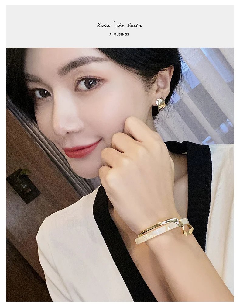 2024 NEW Simple White Shellfish Board Bend Metal Geometric Overlap Acetic Resin Open Bangle for Women Girls Jewellery 2024 NEW Simple White Shellfish Board Bend Metal Geometric Overlap Acetic Resin Open Bangle for Women Girls Jewellery