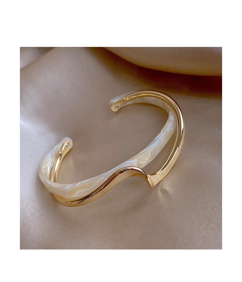2024 NEW Simple White Shellfish Board Bend Metal Geometric Overlap Acetic Resin Open Bangle for Women Girls Jewellery 2024 NEW Simple White Shellfish Board Bend Metal Geometric Overlap Acetic Resin Open Bangle for Women Girls Jewellery