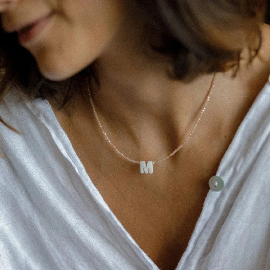 New Fashion 26 Letter Shell Choker Necklaces For Women Shining Crystal Beads Clavicle Chian Female Neck Pendant Necklace Jewelry