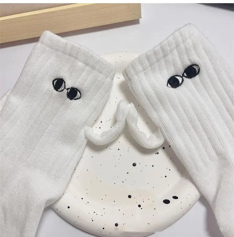 Fashion Funny Creative Magnetic Attraction Hands Black White Cartoon Eyes Couples Socks 1 Pair Celebrity Couple Socks