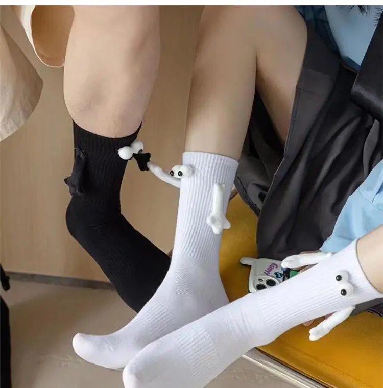 Fashion Funny Creative Magnetic Attraction Hands Black White Cartoon Eyes Couples Socks 1 Pair Celebrity Couple Socks