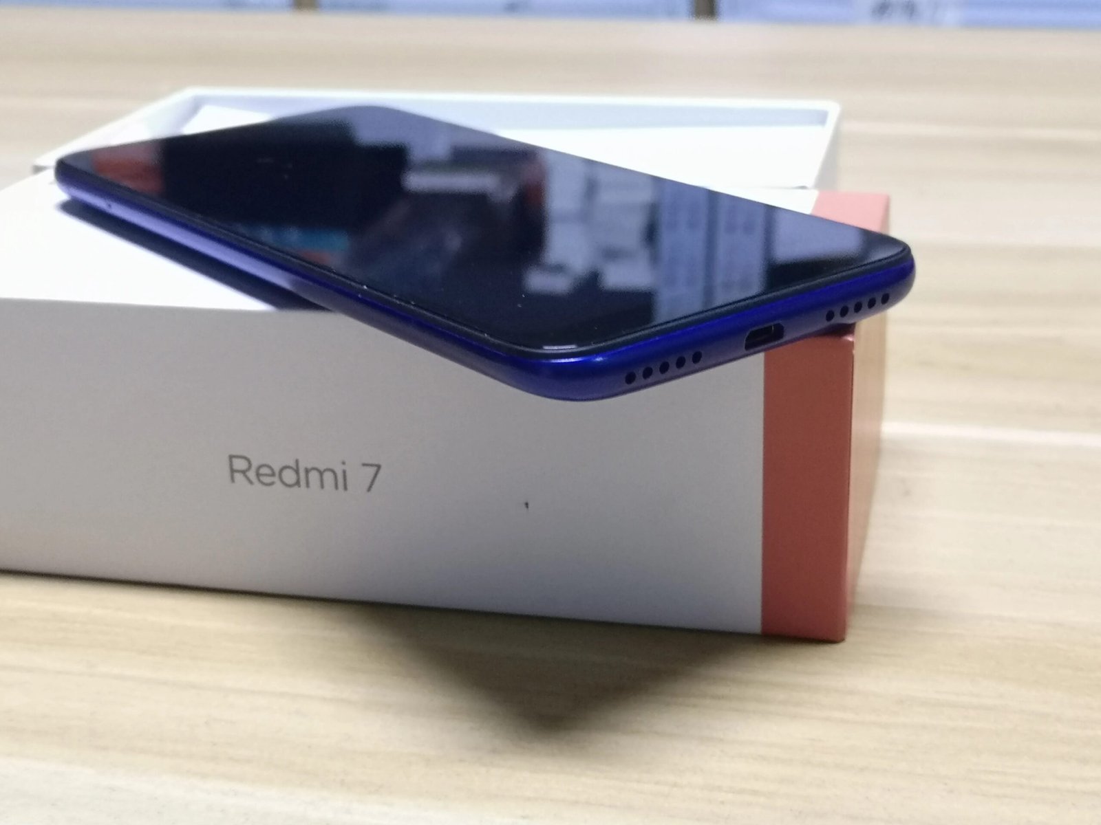 Xiaomi Redmi 7 Cellphone with Phone Case, Dual SIM Solt Cellphone Android Cell Phone Dual Camera Global ROM