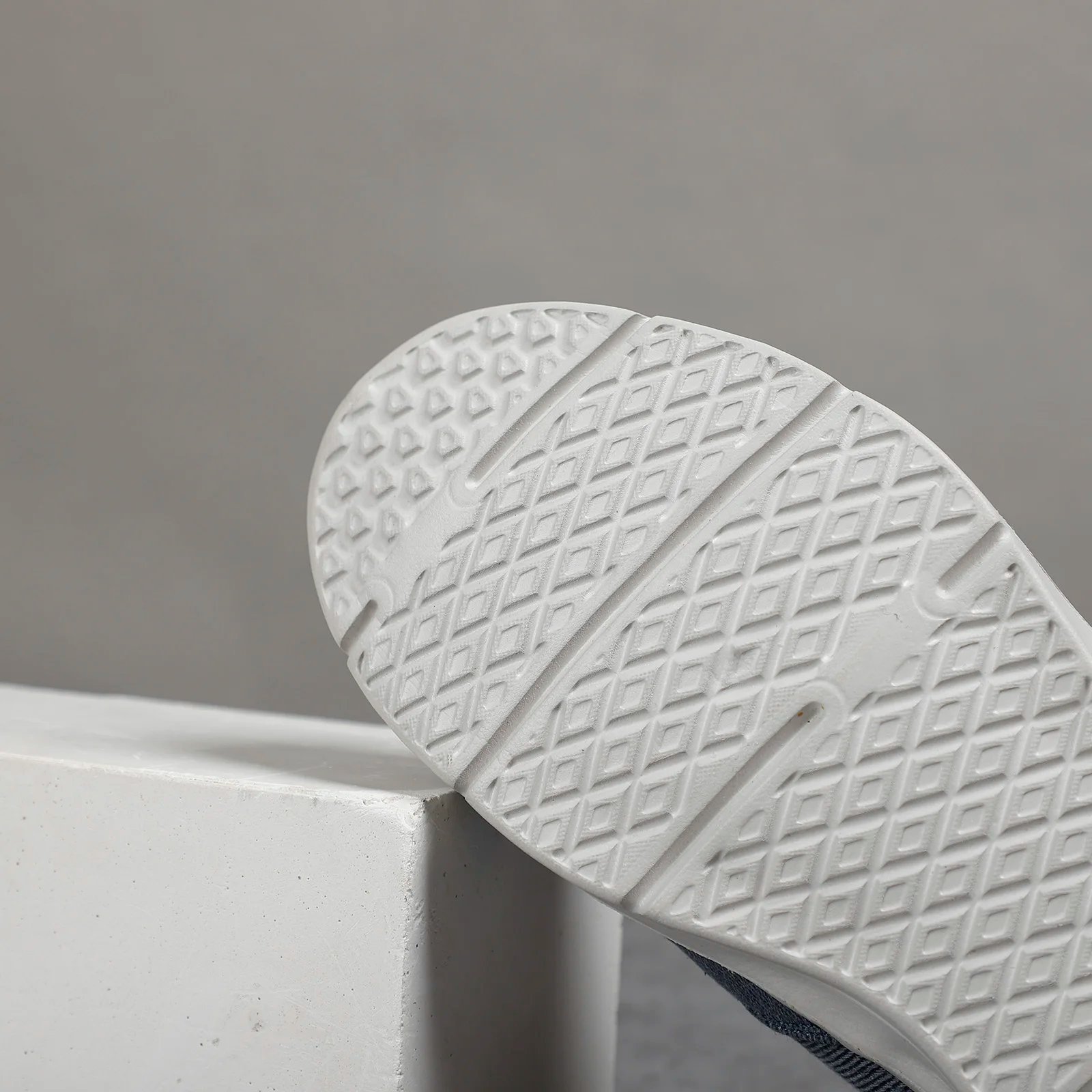 Men Shoes Summer Canvas Shoes Breathable Comfortable Outdoor Slip On Walking Sneakers Classic Loafers For Men