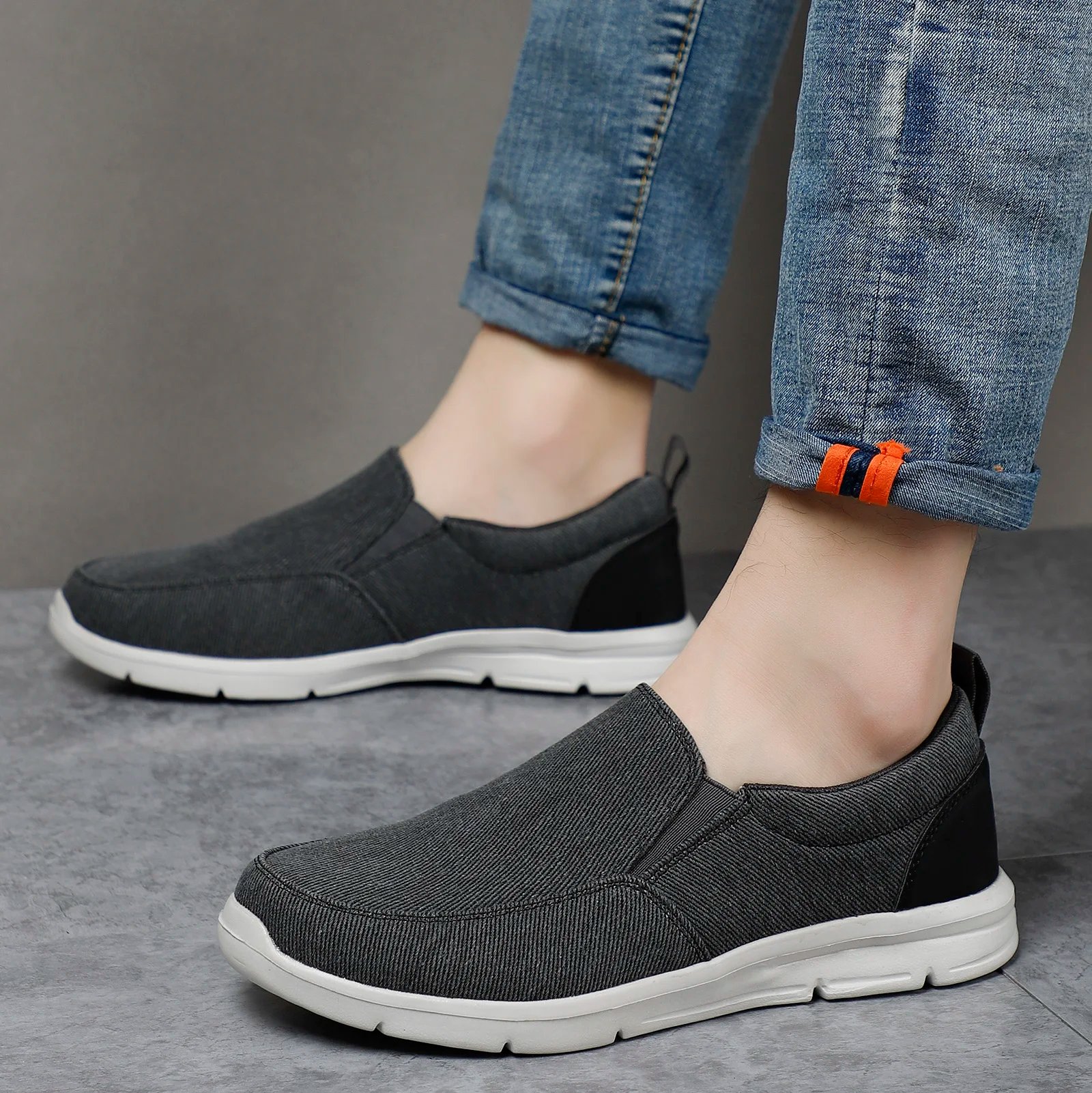 Men Shoes Summer Canvas Shoes Breathable Comfortable Outdoor Slip On Walking Sneakers Classic Loafers For Men