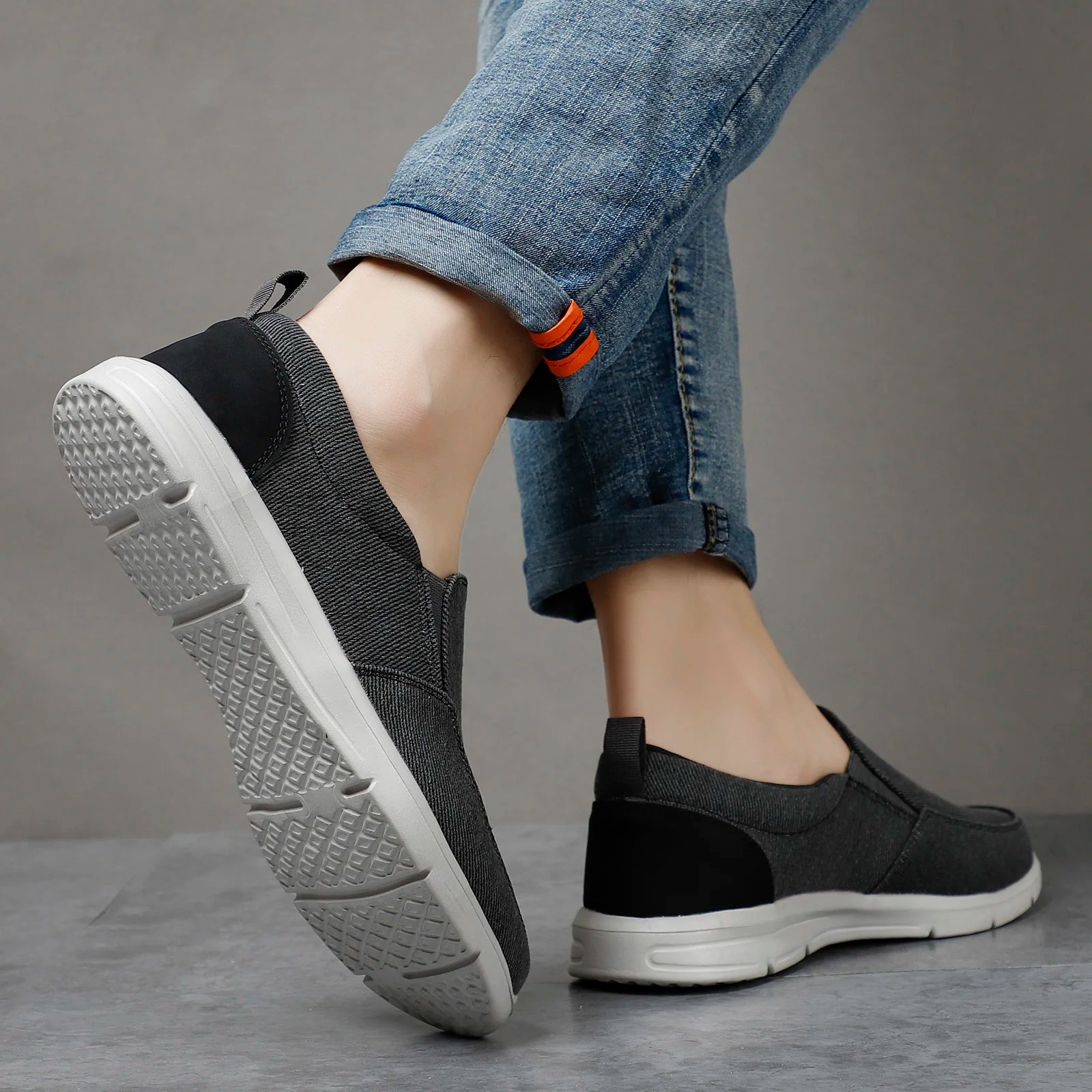 Men Shoes Summer Canvas Shoes Breathable Comfortable Outdoor Slip On Walking Sneakers Classic Loafers For Men