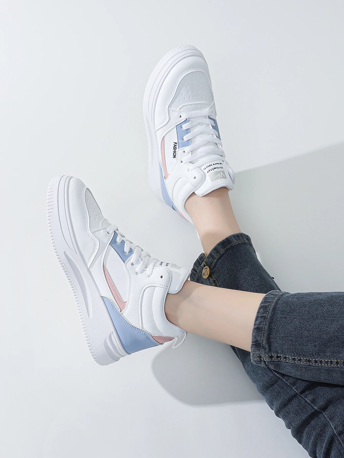 2024 Women White Colorblock Lace-Up Front Skate Shoes High-top Sneakers Lightweight Work Sneakers for Indoor Outdoor Gym