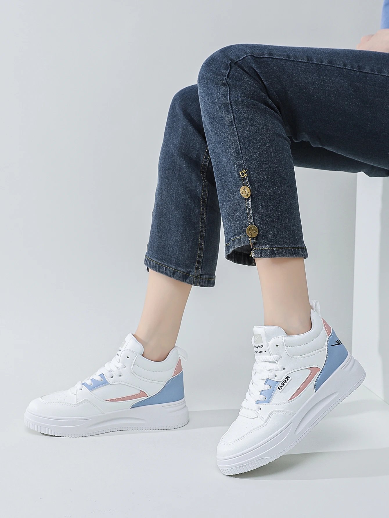 2024 Women White Colorblock Lace-Up Front Skate Shoes High-top Sneakers Lightweight Work Sneakers for Indoor Outdoor Gym