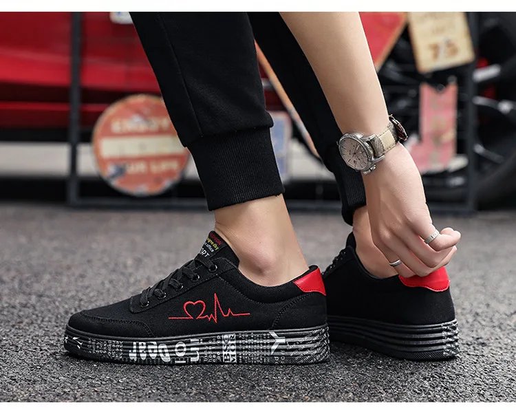 Sneakers Women's Heart Embroidery Lace-up Platform Women Vulcanized Shoes Sneakers Casual Shoes Graffiti Flat Zapatos Hombe