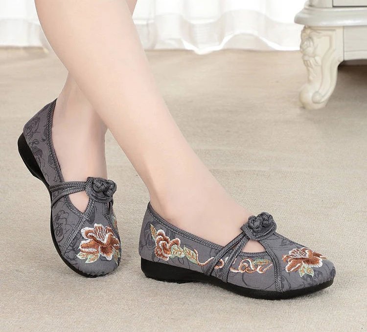 Veowalk Vintage Traditional Style Women Soft Loafers Spring Autumn Slip On Cotton Fabric Flats Comfort Chinese Embroidered Shoes