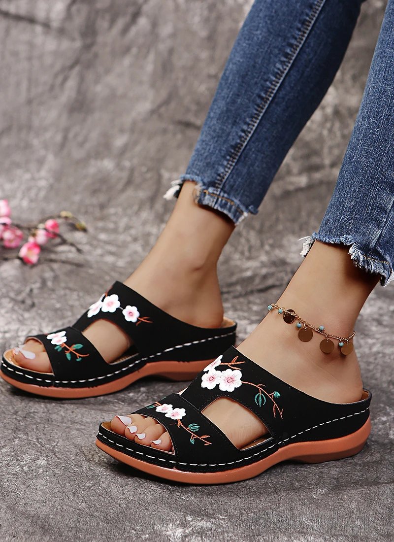 Women Slippers Embroider Flowers Leather Woman Sandals 2023 Outdoor Light Casual Wedges Slippers Slip on Summer Shoes for Women