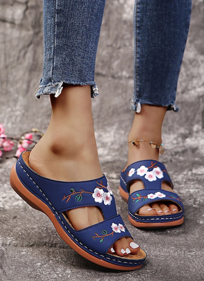 Women Slippers Embroider Flowers Leather Woman Sandals 2023 Outdoor Light Casual Wedges Slippers Slip on Summer Shoes for Women