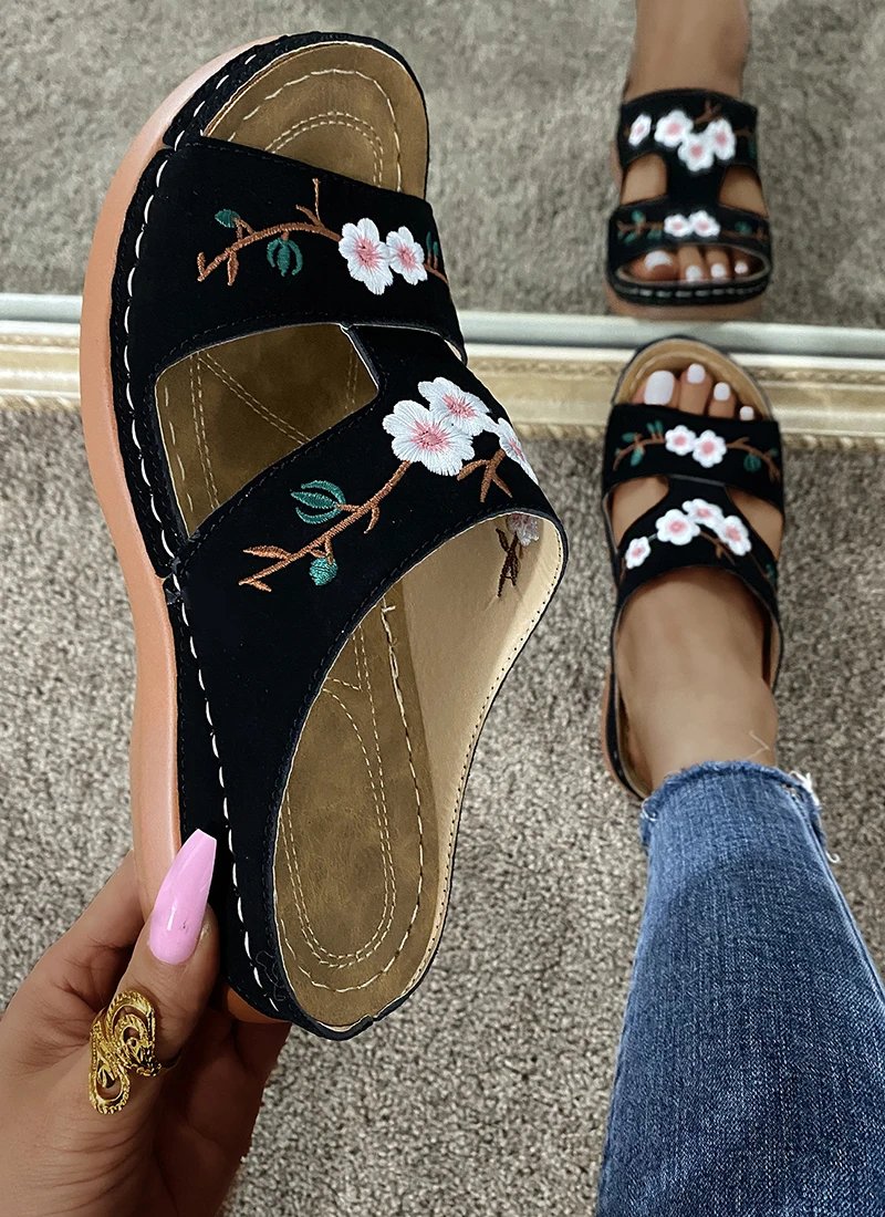 Women Slippers Embroider Flowers Leather Woman Sandals 2023 Outdoor Light Casual Wedges Slippers Slip on Summer Shoes for Women
