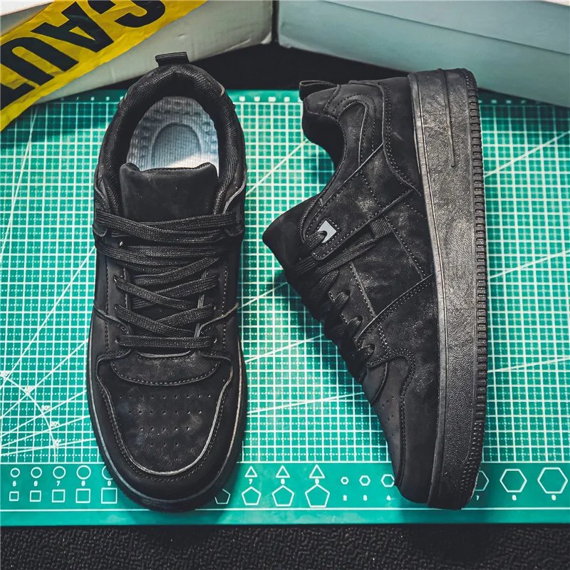 Men Classic Yellow Board Shoes Black Low Top Sports Shoes Lace up Flat Bottom Youth Skateboard Shoes Boys Casual  Sneakers