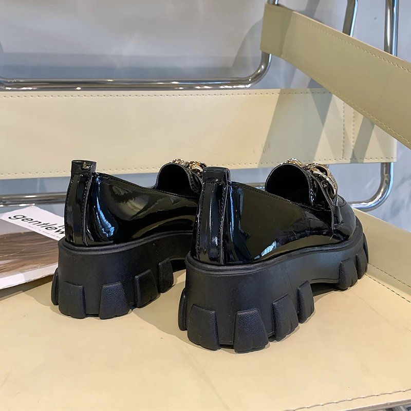 2024 Women Spring New Black Platform Flats Shoes Women Loafers Slip on Boat Shoes Metal Chain Designer Casual Leather Oxfords