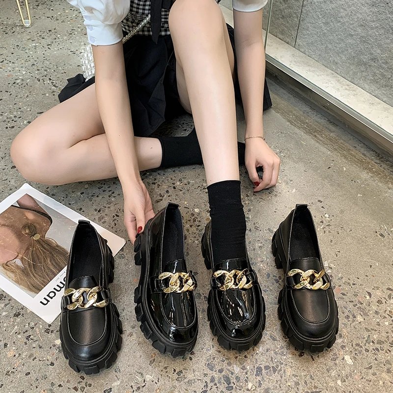 2024 Women Spring New Black Platform Flats Shoes Women Loafers Slip on Boat Shoes Metal Chain Designer Casual Leather Oxfords