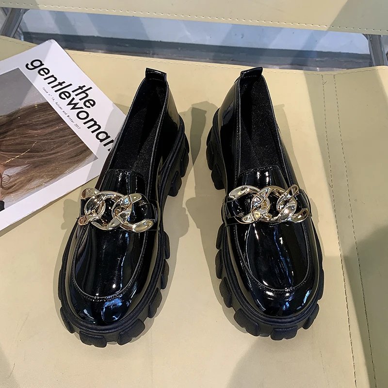 2024 Women Spring New Black Platform Flats Shoes Women Loafers Slip on Boat Shoes Metal Chain Designer Casual Leather Oxfords