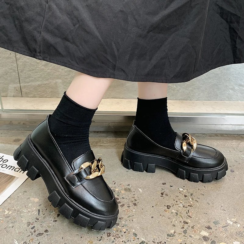 2024 Women Spring New Black Platform Flats Shoes Women Loafers Slip on Boat Shoes Metal Chain Designer Casual Leather Oxfords