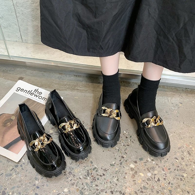 2024 Women Spring New Black Platform Flats Shoes Women Loafers Slip on Boat Shoes Metal Chain Designer Casual Leather Oxfords