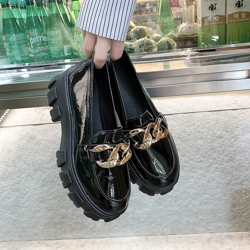 2024 Women Spring New Black Platform Flats Shoes Women Loafers Slip on Boat Shoes Metal Chain Designer Casual Leather Oxfords