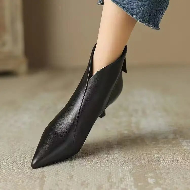 Shallow Mouth Women Shoes 2024 New High Quality Pointed Toe Women's Boots Comfortable Low Heel Commuting Office Ladies Shoes